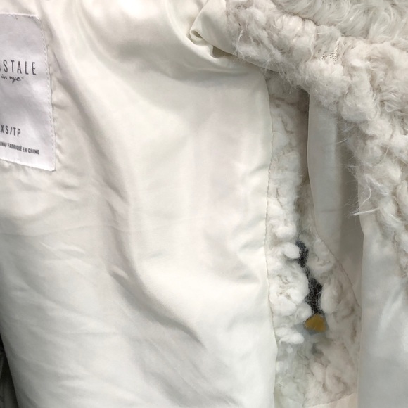 Aeropostale Ivory Fuzzy Faux Fur Hooded Vest - XS - Picture 8 of 8